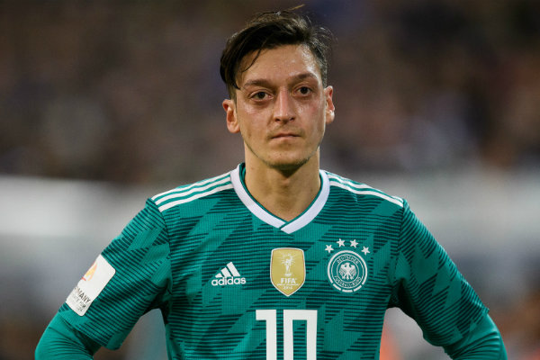 SỐC: Ozil cay đắng viết tâm thư, chính thức từ giã ĐTQG