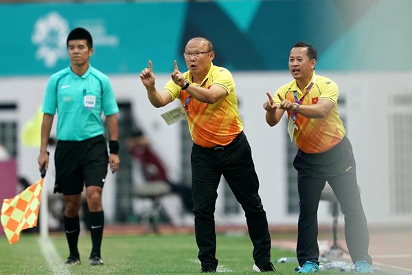 Trợ lý HLV Park Hang Seo muốn Quang Hải xuất ngoại thi đấu
