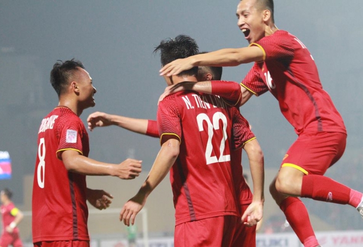 Kết quả bóng đá hôm nay 25/11: Việt Nam xuất sắc giành ngôi đầu