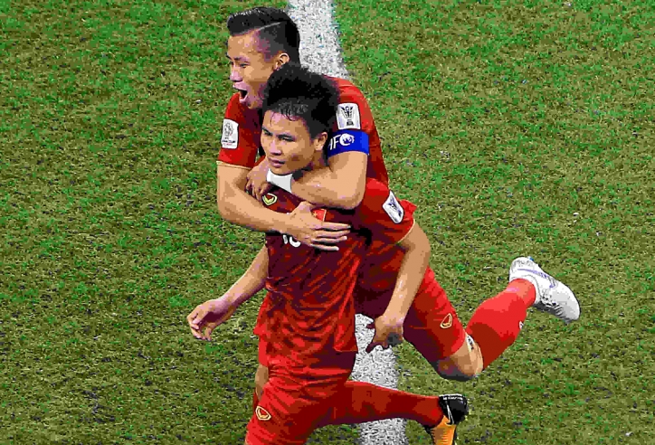VIDEO: BTC Asian Cup miêu tả siêu phẩm của Quang Hải như ngôi sao vàng
