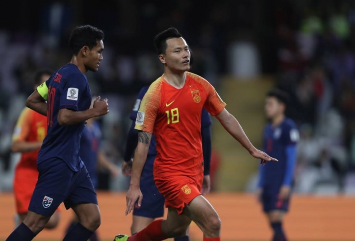VIDEO: CĐV Thái Lan câm lặng với bàn thắng thứ 100 ở Asian Cup
