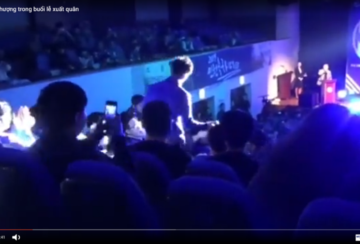 VIDEO: Bài hát của Sơn Tùng MTP xướng lên trong buổi ra mắt Công Phượng