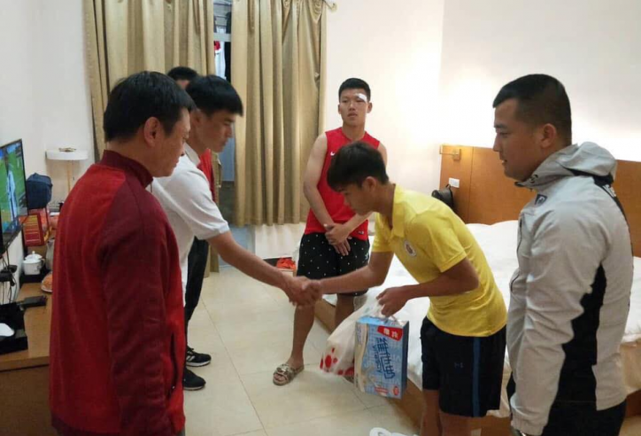 BHL U17 Hà Nội có hành động đẹp sau sự cố với đội Trung Quốc