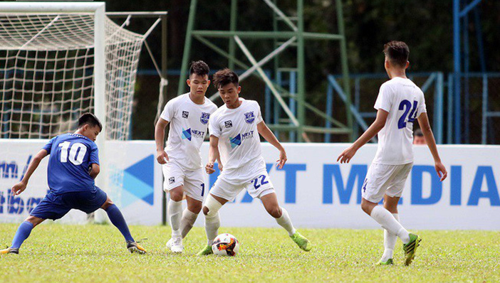 VIDEO: Cầu thủ U17 HAGL tái hiện pha làm bàn của Công Phượng