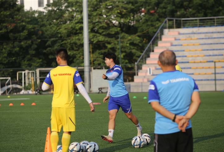 Cầu thủ U22 Việt Nam gặp khó với bài tập của trợ lý HLV Park