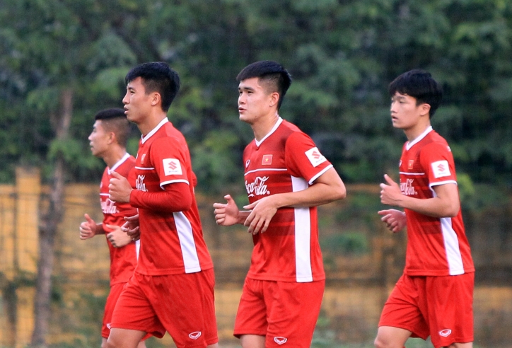 NÓNG: Trung vệ ĐT Việt Nam gia nhập đội bóng Thái Lan