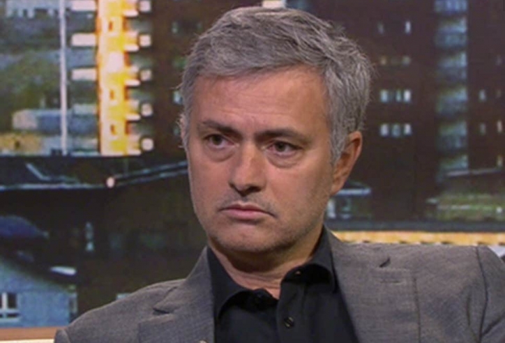Jose Mourinho ví Man City với... kẻ trộm?
