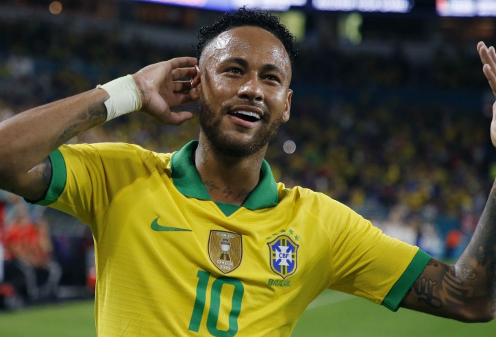 Neymar sắp đuổi kịp Ronaldo