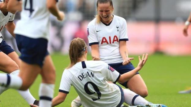 VIDEO: Pha 'xếp ghế' đá phạt góc thất bại của Tottenham nữ