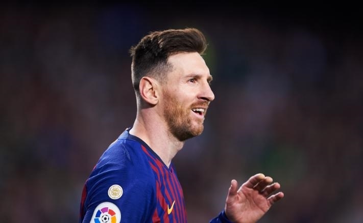 Messi tiến gần tới kỷ lục ghi bàn của 'Vua bóng đá' Pele
