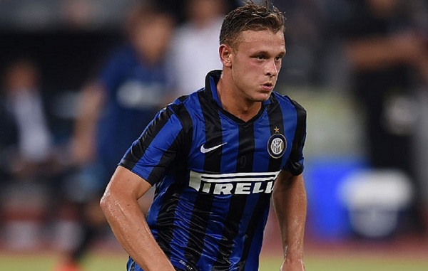 VIDEO: Hậu vệ Inter Milan lập siêu phẩm giữa sân, vẫn thua đội hạng 3
