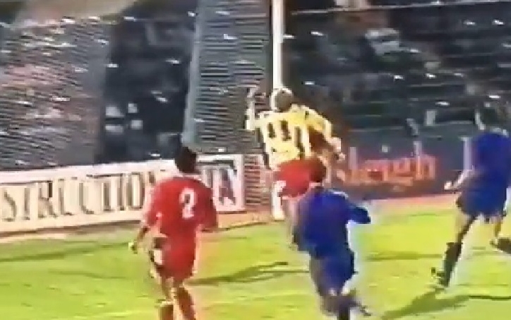 VIDEO: 'Tiki-taka' bóng bổng và pha cứu thua thần sầu của thủ môn