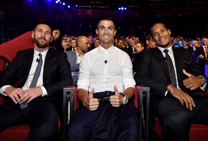 Bộ mặt trái ngược của Ronaldo, Messi ngay trước gala QBV