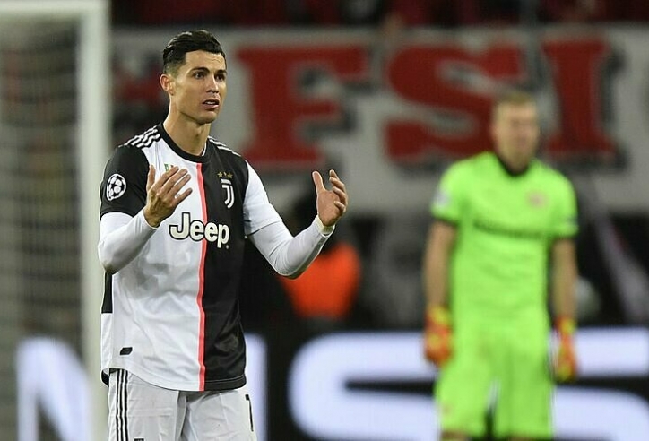 Ronaldo 'đại hạ giá' mạnh nhất thế giới, bằng 1/3 cầu thủ số 1