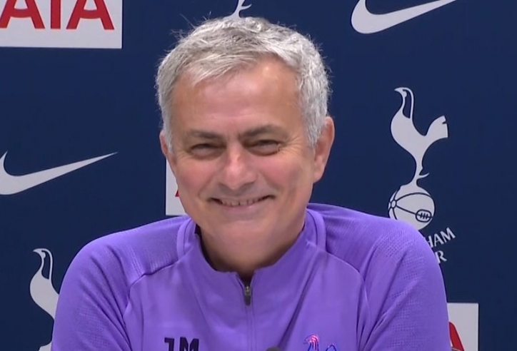 Mourinho 'tự biên tự diễn' buổi họp báo trận gặp Man City