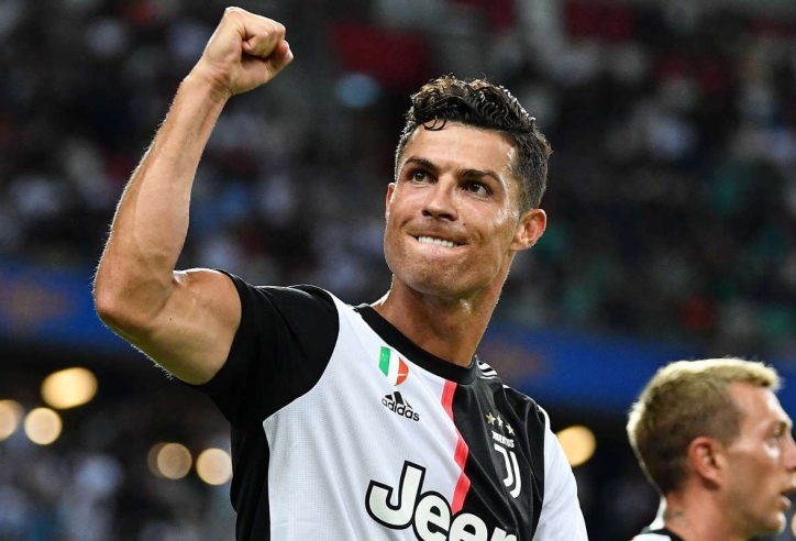 Ronaldo san bằng kỷ lục của huyền thoại Serie A