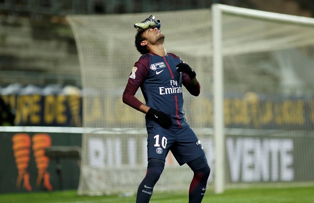 VIDEO: Neymar sút phạt tinh tế trong chiến thắng 8 sao của PSG