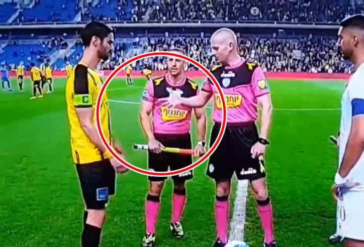 VIDEO: Cầu thủ và trọng tài làm gì khi không thể bắt tay vì corona?