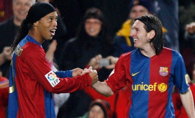 'Ronaldinho nhận Messi là em trai nuôi'