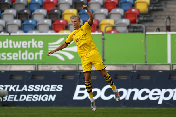 Haaland tỏa sáng phút cuối giúp Dortmund thắng nghẹt thở