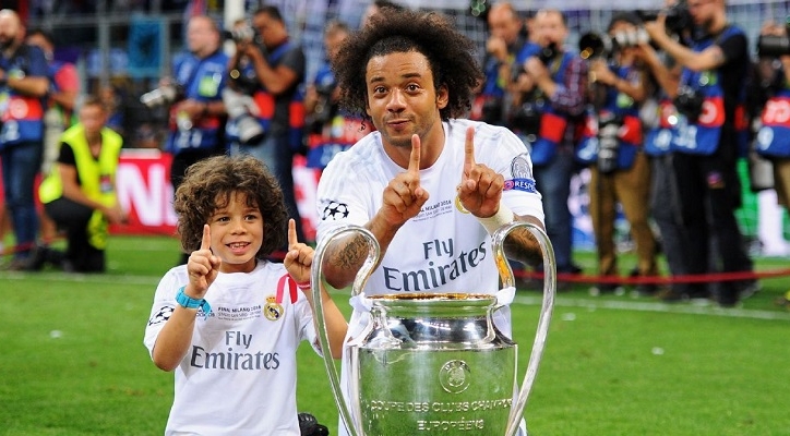 VIDEO: Cả đội Real phát cuồng vì tài năng của con trai Marcelo