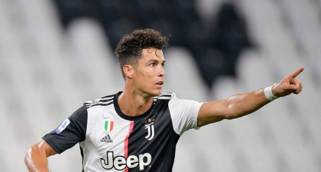 Ronaldo đưa ra yêu cầu chuyển nhượng với Juventus