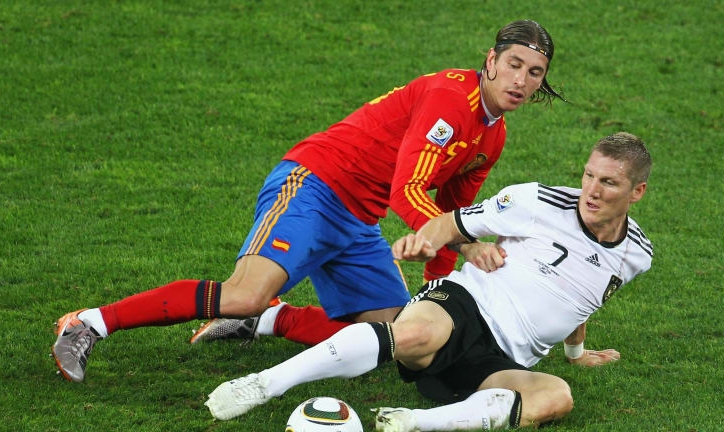 VIDEO: Cả đội Tây Ban Nha trêu ngươi kẻ thua cuộc Đức