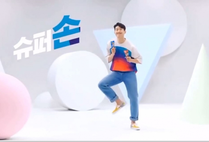 VIDEO: Son Heung-min nhảy tưng bừng bán kem ốc quế