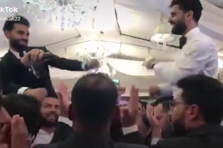 VIDEO: Salah nhảy tưng bừng ở đám cưới rồi nhiễm COVID-19
