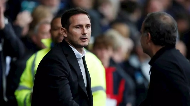 HLV Chelsea phản ứng bất ngờ khi cầu thủ Leeds hát 'đừng khóc nữa Lampard'