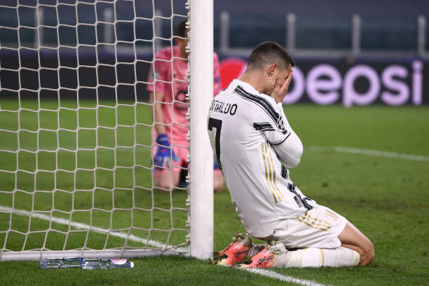 Ronaldo bị các huyền thoại và giới chuyên môn đổ lỗi khiến Juve bị loại