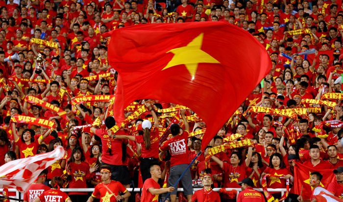 CĐV Việt Nam có hành động đẹp trước trận đấu với ĐT Malaysia