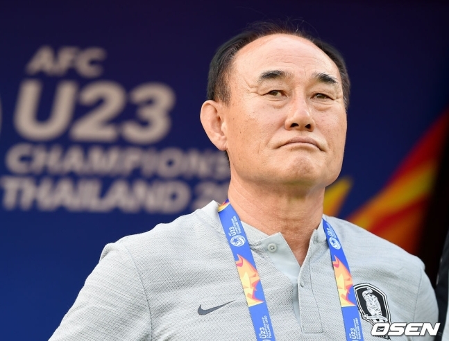 HLV U23 Hàn Quốc không hài lòng dù giành vé vào bán kết