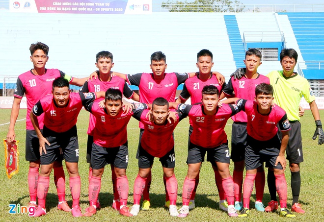 Hai cầu thủ Tiền Giang bị phạt nặng vì phản đối trọng tài