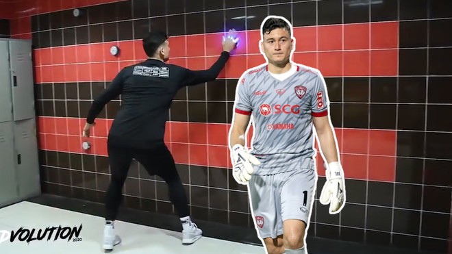 Đặng Văn Lâm có bài tập lạ cùng Muangthong United