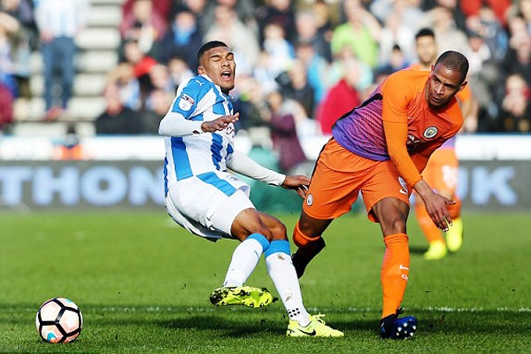 Man City hòa nhạt trước đội bóng hạng 2 tại FA Cup