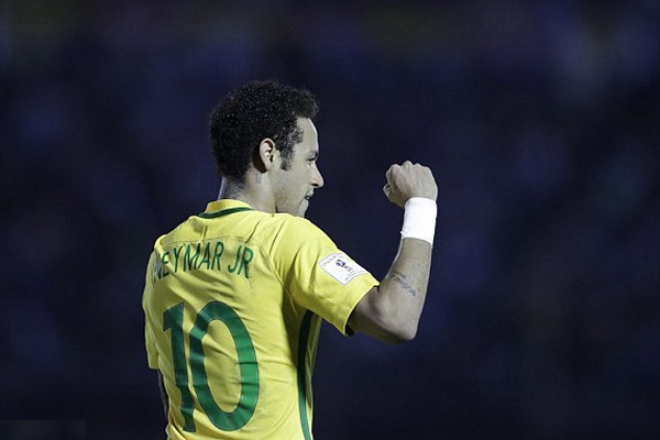 Neymar lập siêu phẩm giúp Brazil đả bại Uruguay