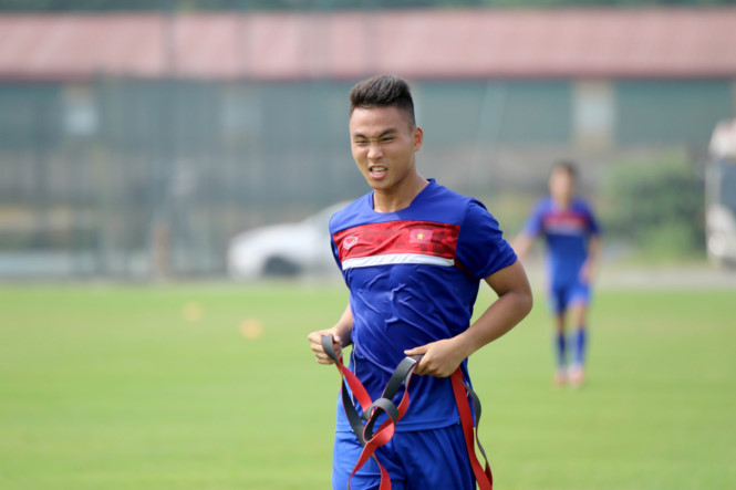 Cầu thủ U20 Việt Nam được đưa tới bệnh viện vì tập nặng