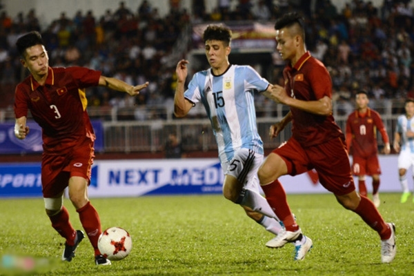 HLV Lê Thụy Hải nói gì khi U20 VN thua đậm U20 Argentina?