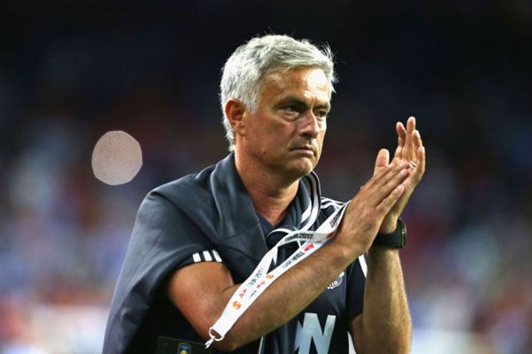 Mourinho lên tiếng, MU coi như có tiền đạo thứ 3