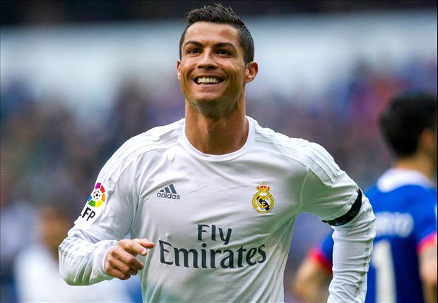Ronaldo cùng một lúc phá 2 kỷ lục của kình địch Messi