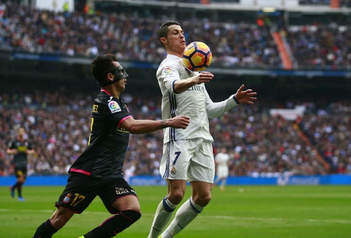 Ronaldo mịt mờ tương lai, PSG 'bất lực' khi Neymar tới Real