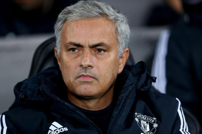 Tin tức bóng đá Anh: HLV Mourinho từ chối PSG để ở lại MU