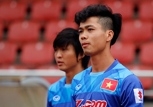 U23 Việt Nam đón 2 trợ lý Hàn Quốc, Công Phượng thận trọng