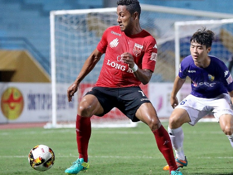 Sau vô địch V-League, CLB Quảng Nam gây sốc với ngoại binh