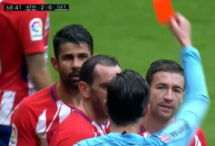 Diego Costa ghi bàn và nhận tấm thẻ đỏ 'lãng xẹt'