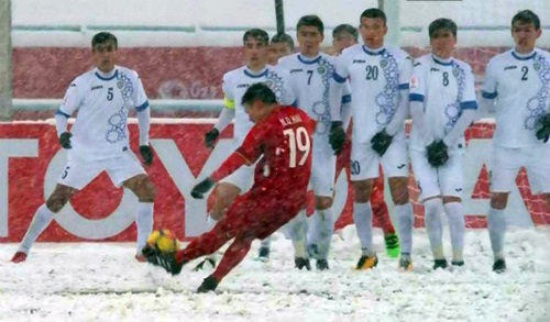 Hai hành động nhanh trí của U23 Việt Nam dẫn tới bàn thắng của Quang Hải