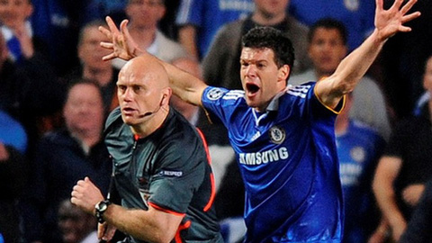 Trọng tài trận Chelsea - Barca năm 2009 thừa nhận sai lầm