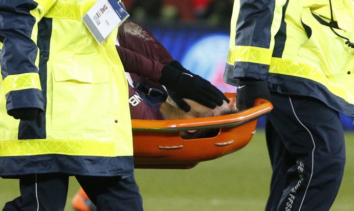 Neymar bật khóc vì chấn thương, nhập viện ngay sau đó