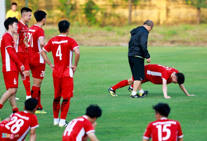 VIDEO: ĐT Việt Nam tập luyện trước trận gặp Nhật Bản